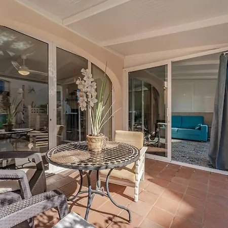 Апартаменты Sea Breeze And Rustic Terrace Charm